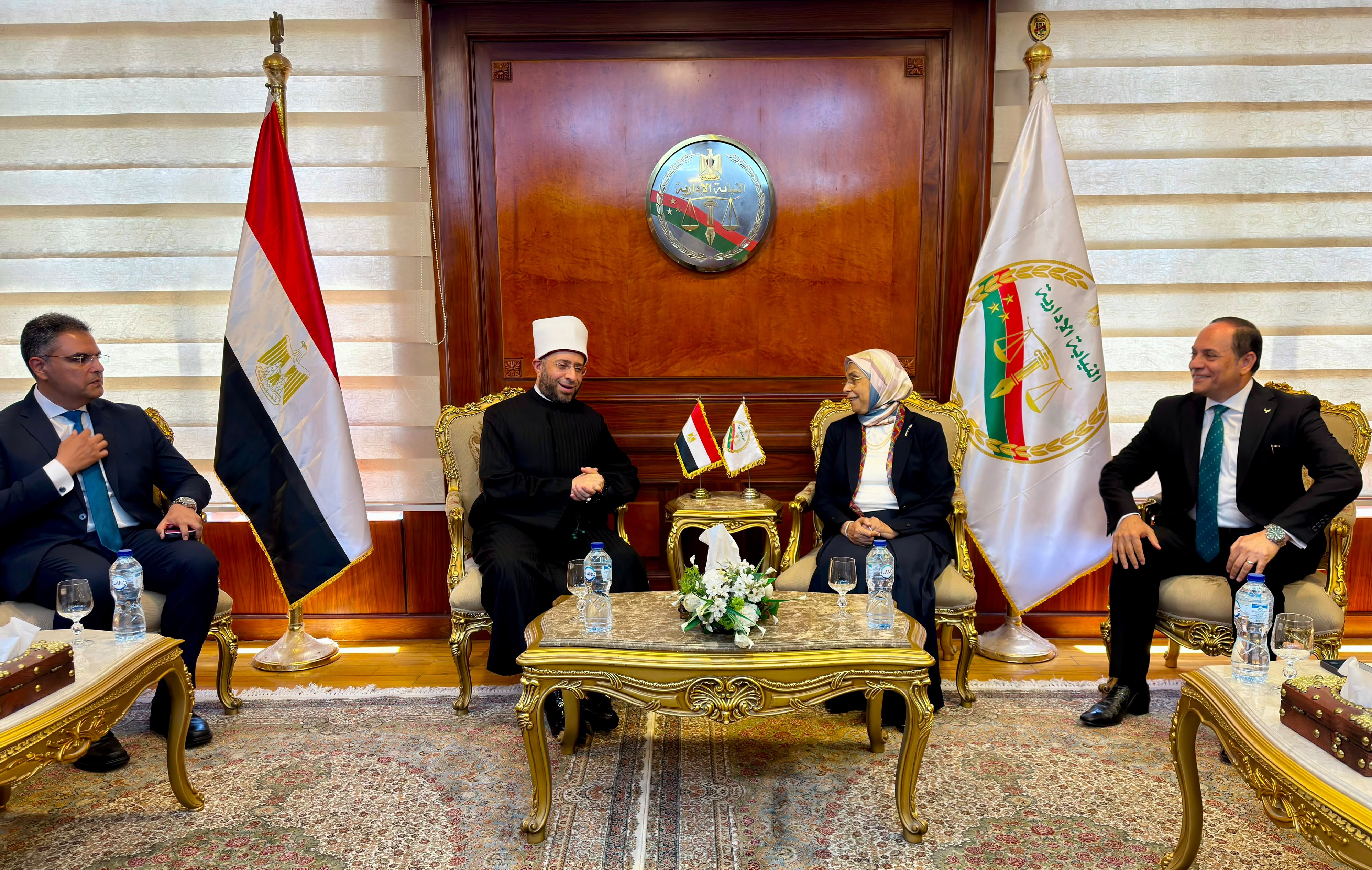 وزير الأوقاف يهنئ رئيسة هيئة النيابة الإدارية (1)