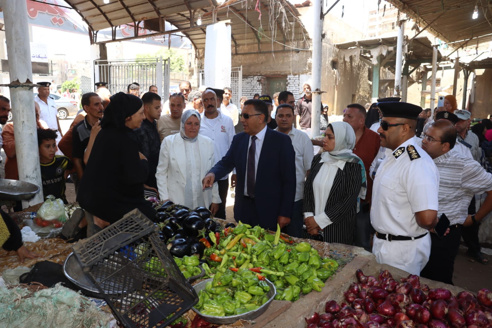 حديث مع الباعة بعد التسكين
