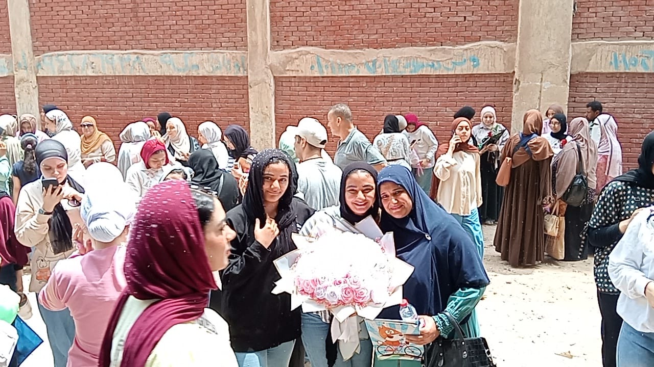 هدايا من الاسر للطالبات