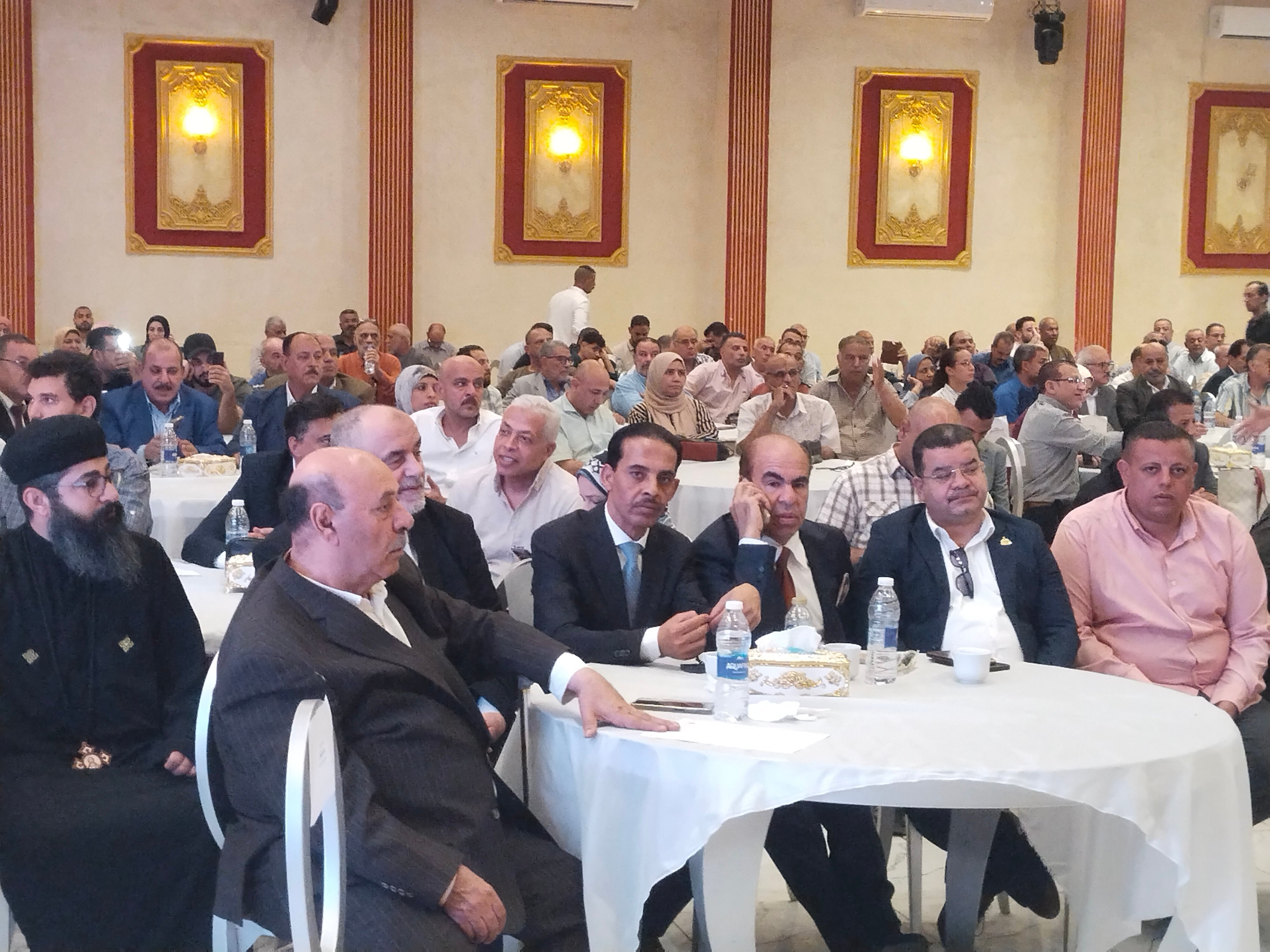 الحضور بالجلسة التشاورية