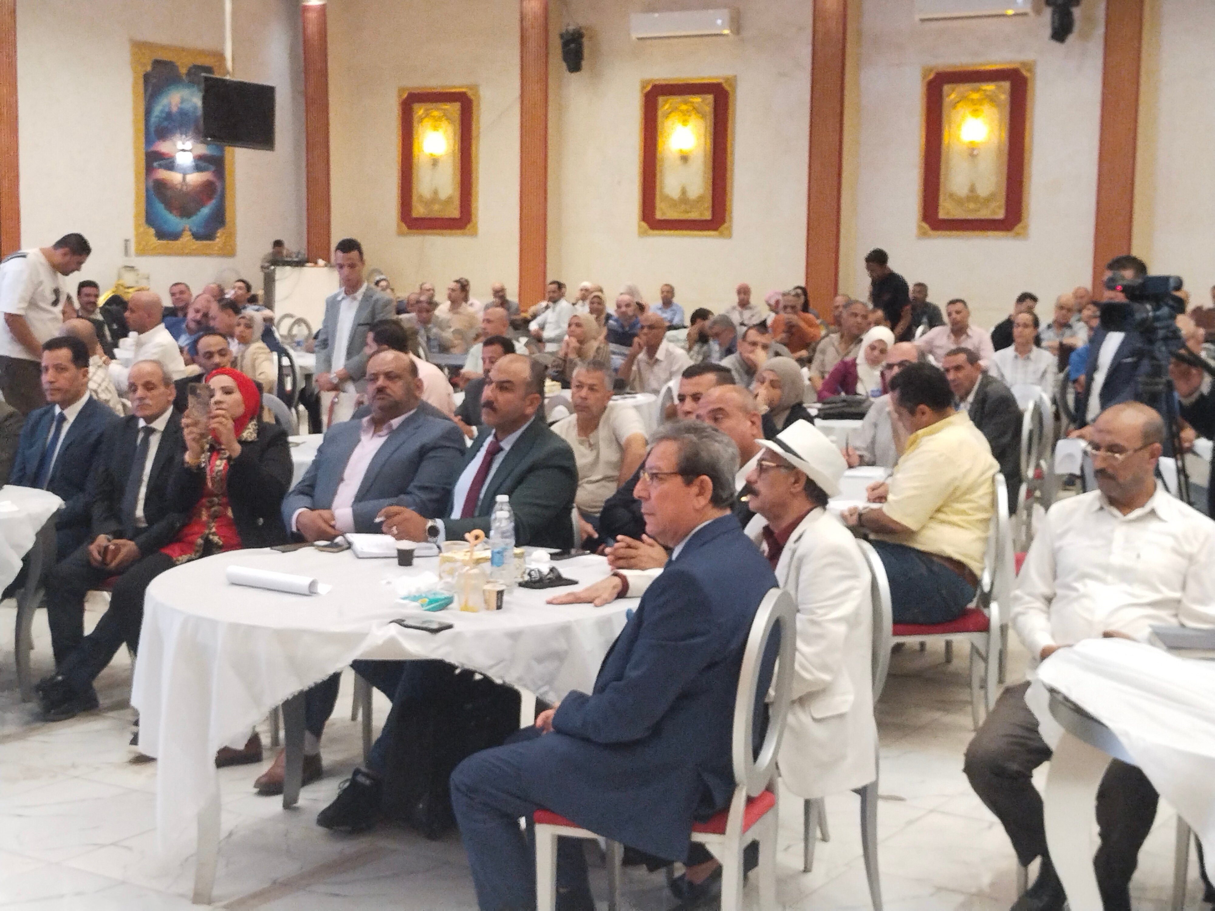 حضور كبير بالجلسة