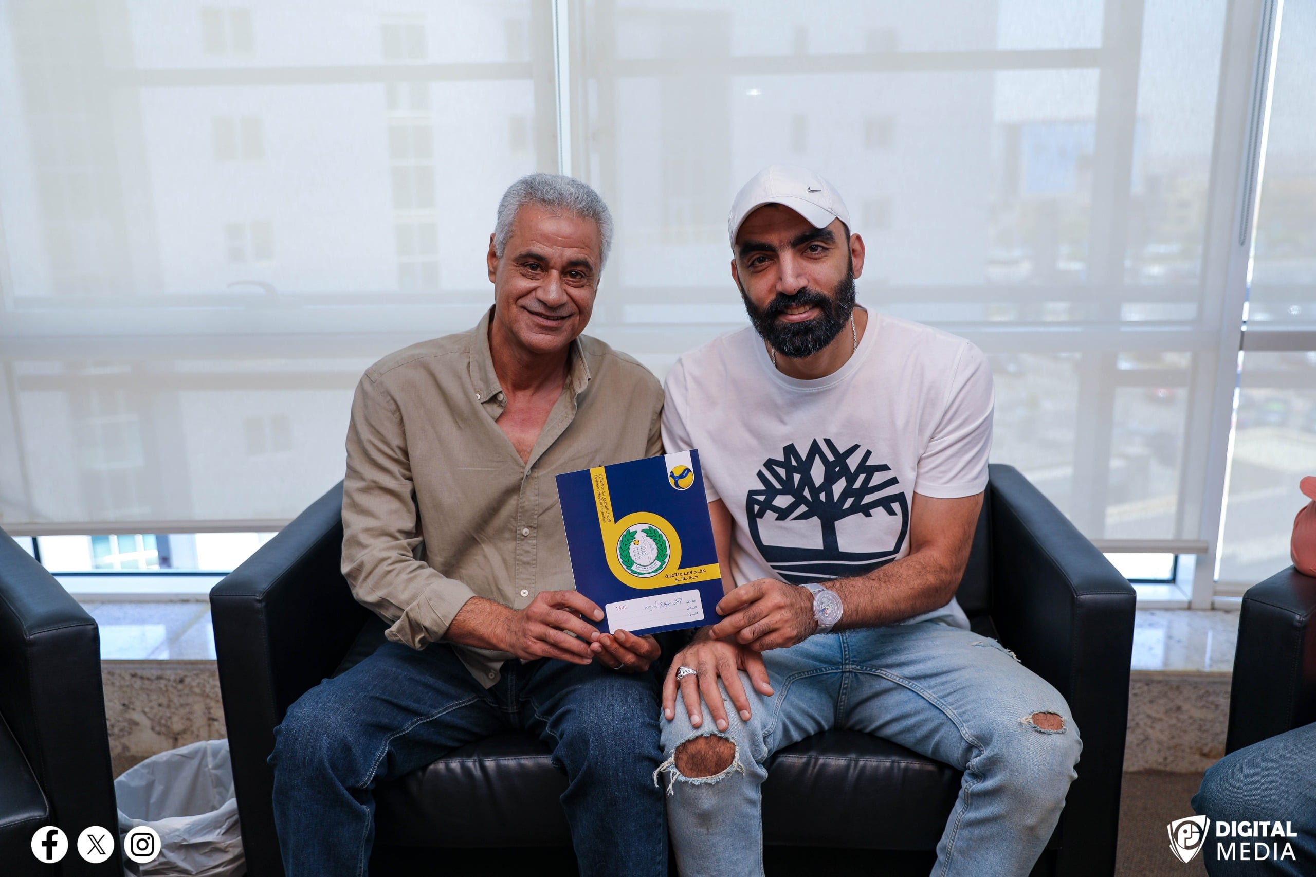 أحمد صلاح مع مسئولي بتروجت