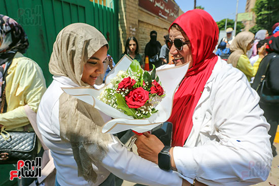 بالورد سيدة تستقبل ابنتها