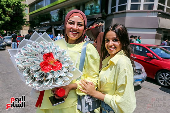 بوكيه ورد لاستقبال الطلبة