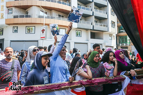 اولياء الامور فى استقبال الطلاب