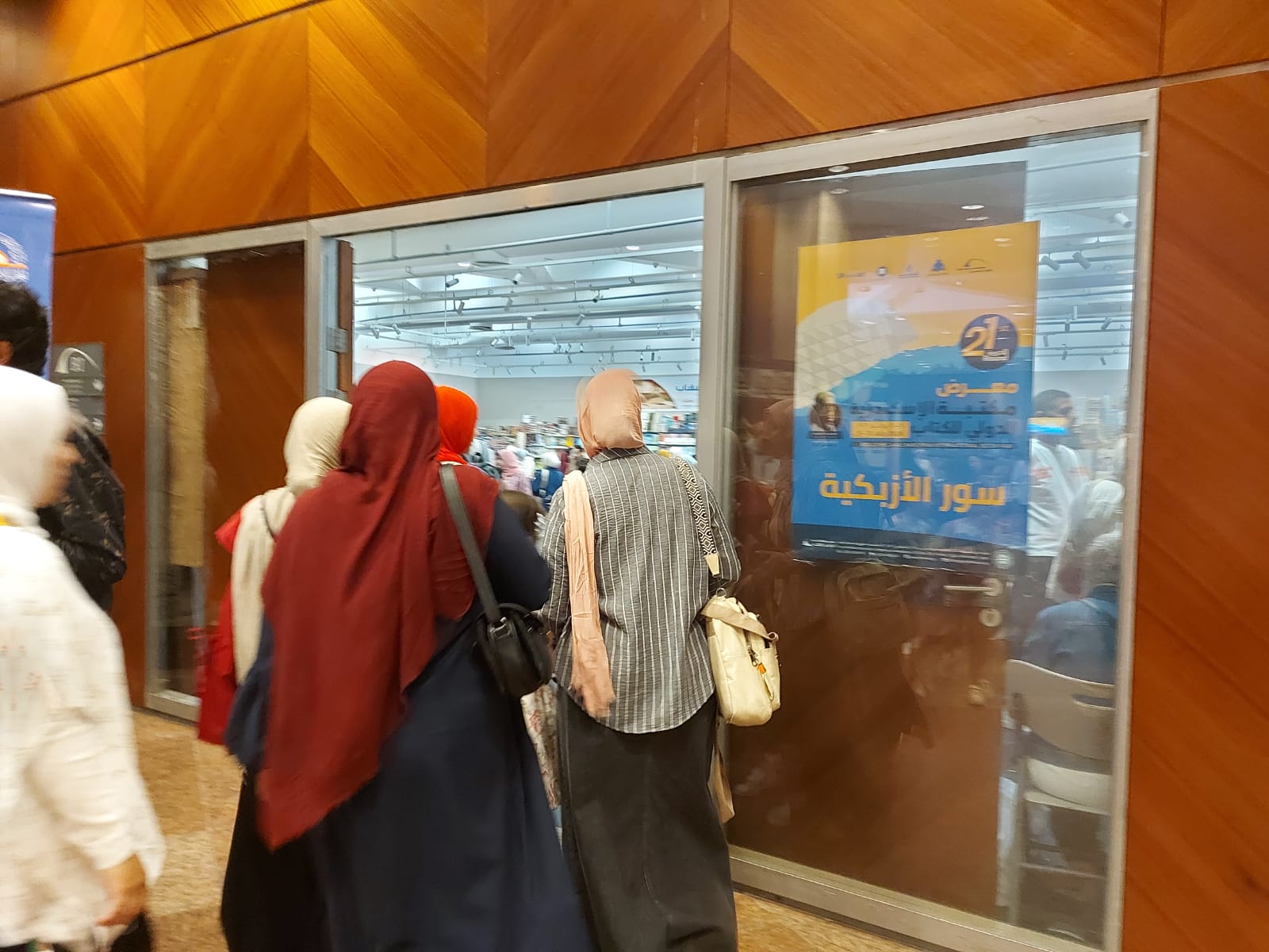 توافد على المعرض