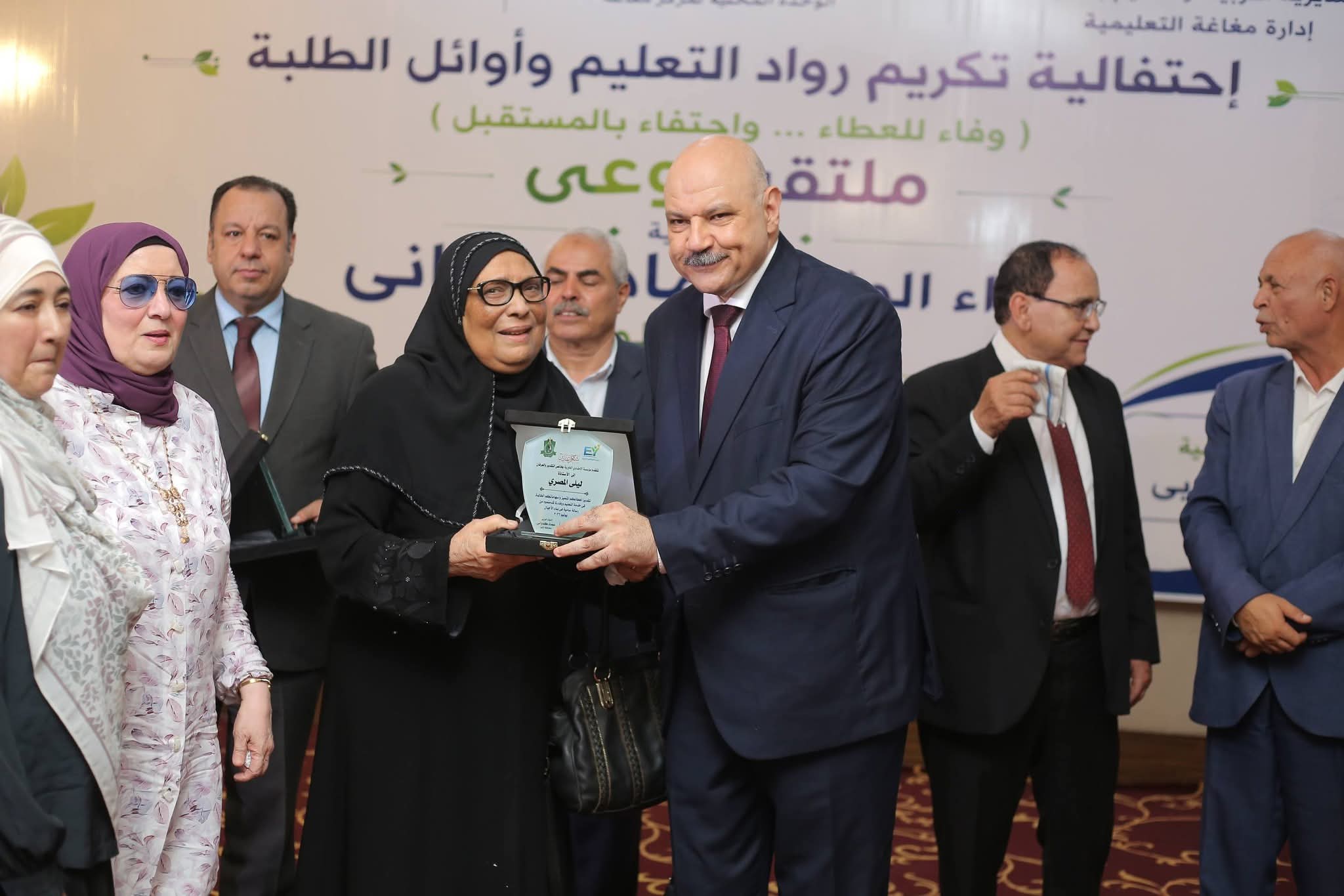 تكريم رواد التعليم وأوائل الطلاب بالمنيا (4)