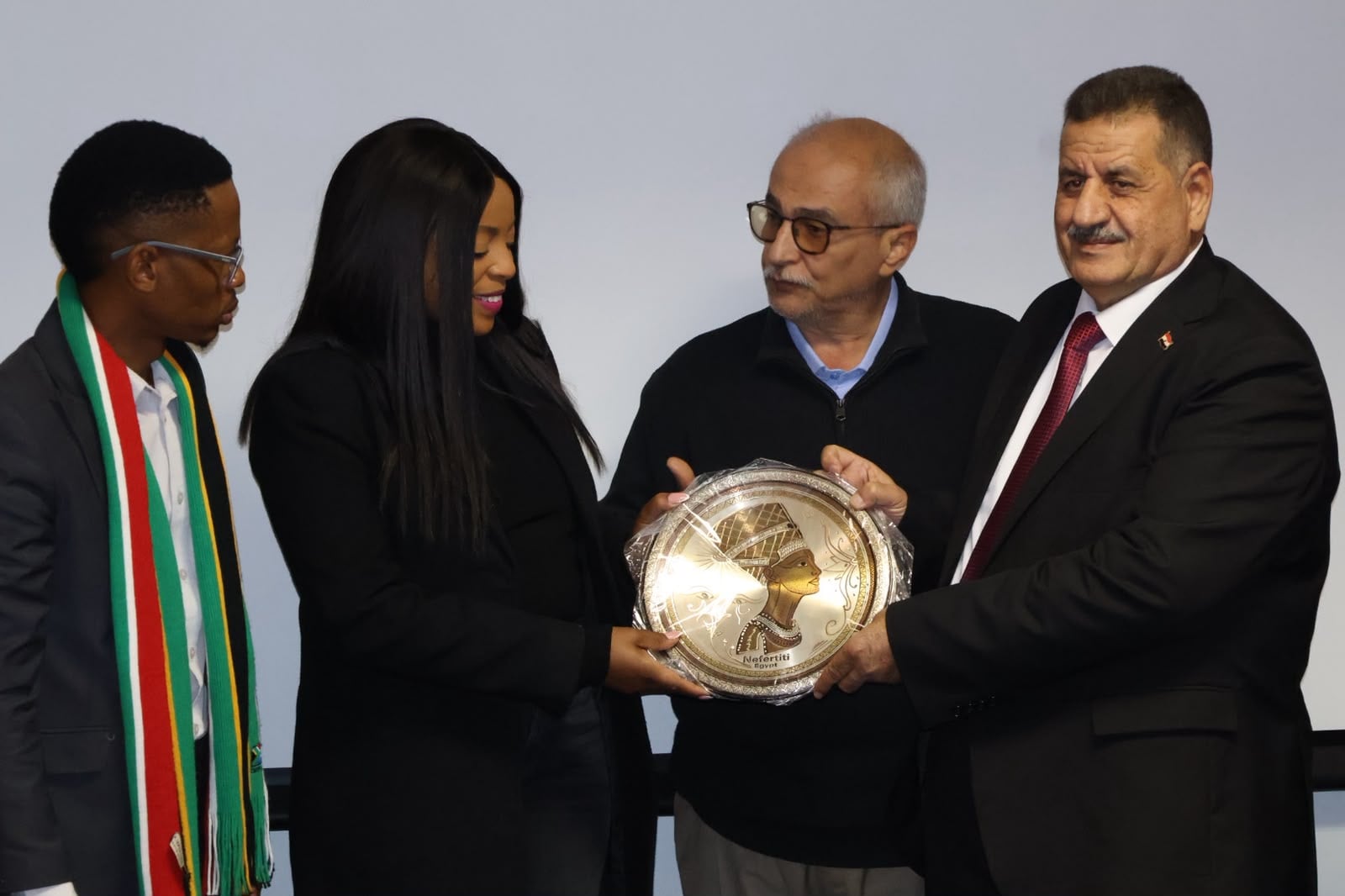 وفد نقابة البنوك مع أعضاء اتحاد عمال جنوب إفريقيا وفد نقابة البنوك مع أعضاء اتحاد عمال جنوب إفريقيا