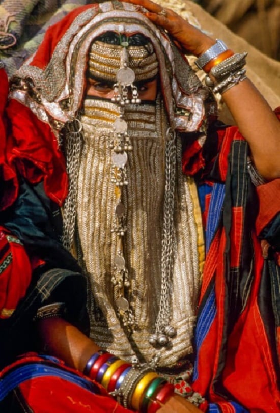سيدة من القبيلة
