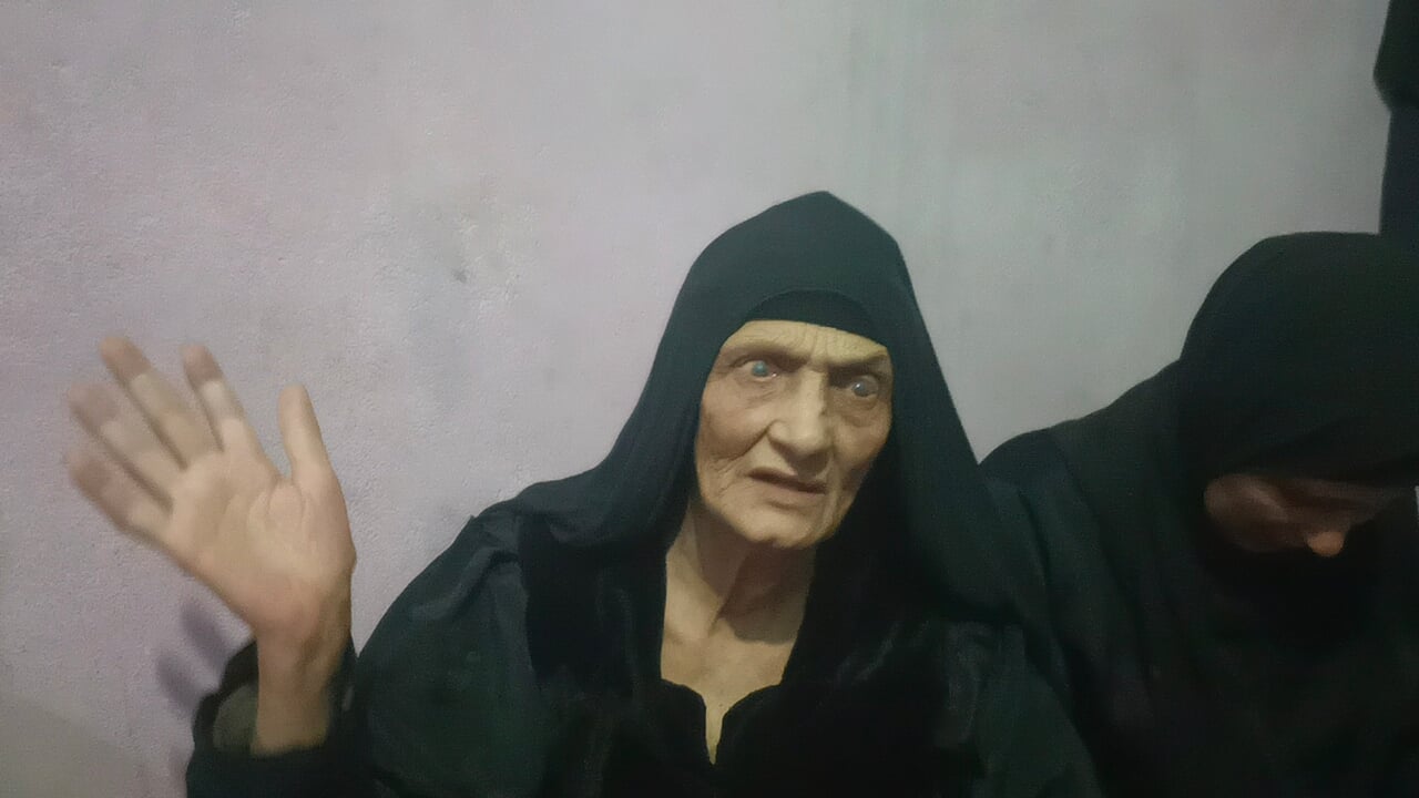 والدة الشهيد 