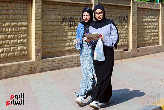 دخول الطالبات الى الامتحان دخول الطالبات الى الامتحان