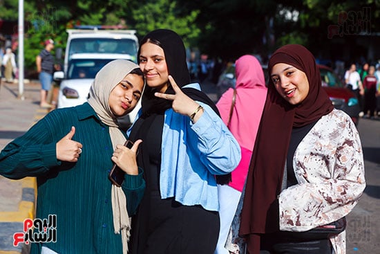 الفرحة وعلامة النصر الفرحة وعلامة النصر