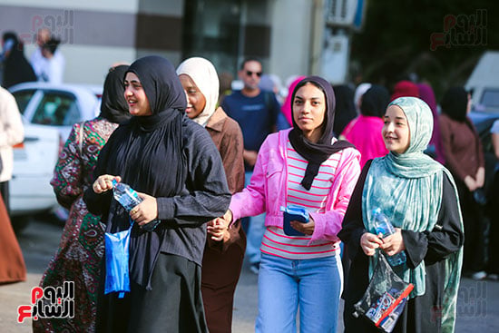 بسمة على وجوه الطالبات بسمة على وجوه الطالبات