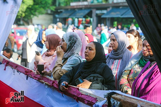 ترقب من اولياء الامور امام اللجان ترقب من اولياء الامور امام اللجان