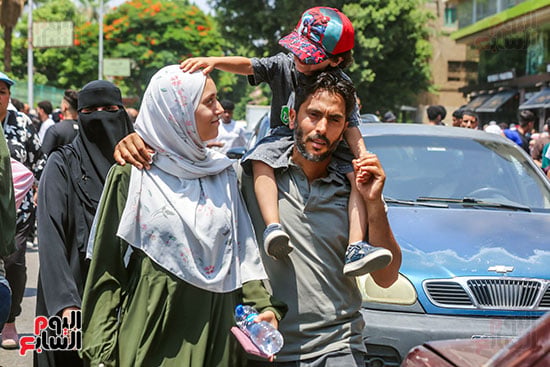 اسرة طالبة بالثانوية العامة