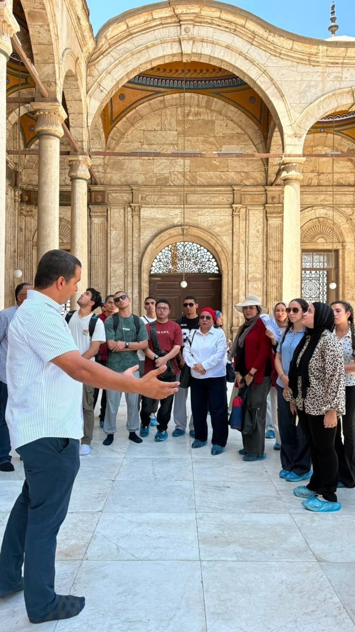 طلاب الفرع الدولي بجامعة القاهرة (1)