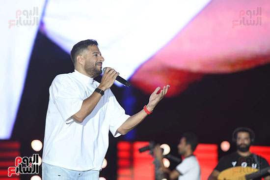 النجم محمد حماقي خلال الحفلة النجم محمد حماقي خلال الحفلة