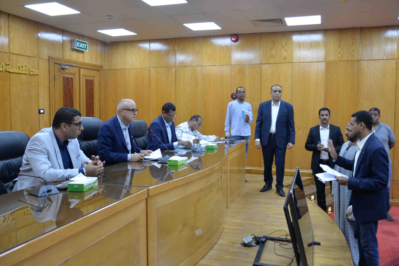 المحافظ يوجه بسرعة الإستجابة لإحتياجات المواطنين