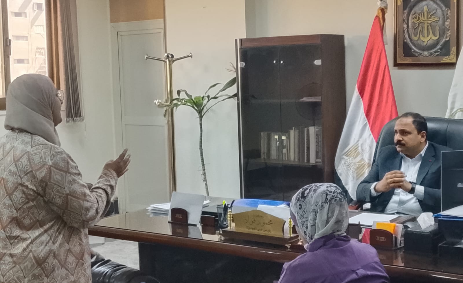 رئيس حى العجوزة يلتقى لمواطنين في اللقاء الأسبوعى لبحث الشكاوى (3)