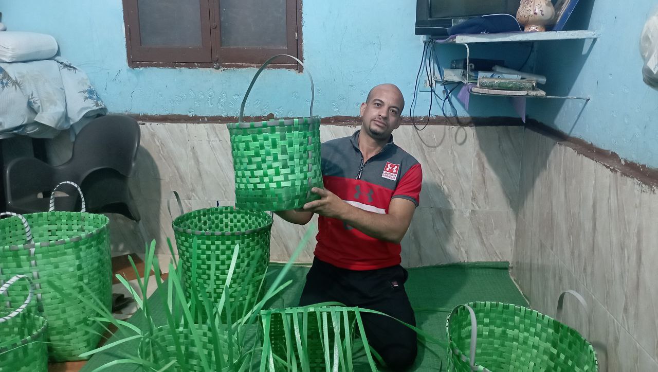 حماده يحول المخلفات إلى تحف حماده يحول المخلفات إلى تحف