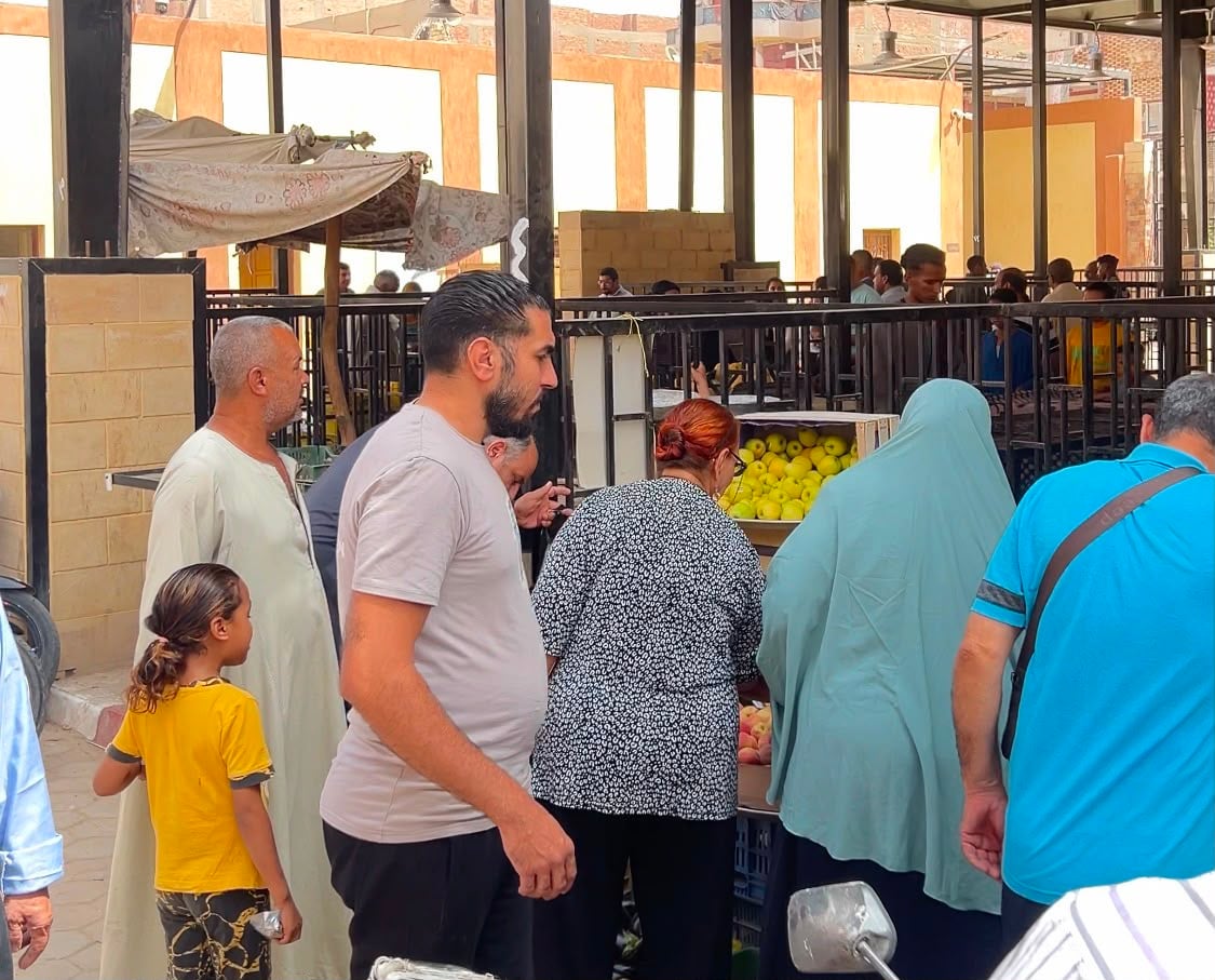 زبائن بالسوق الحضاري