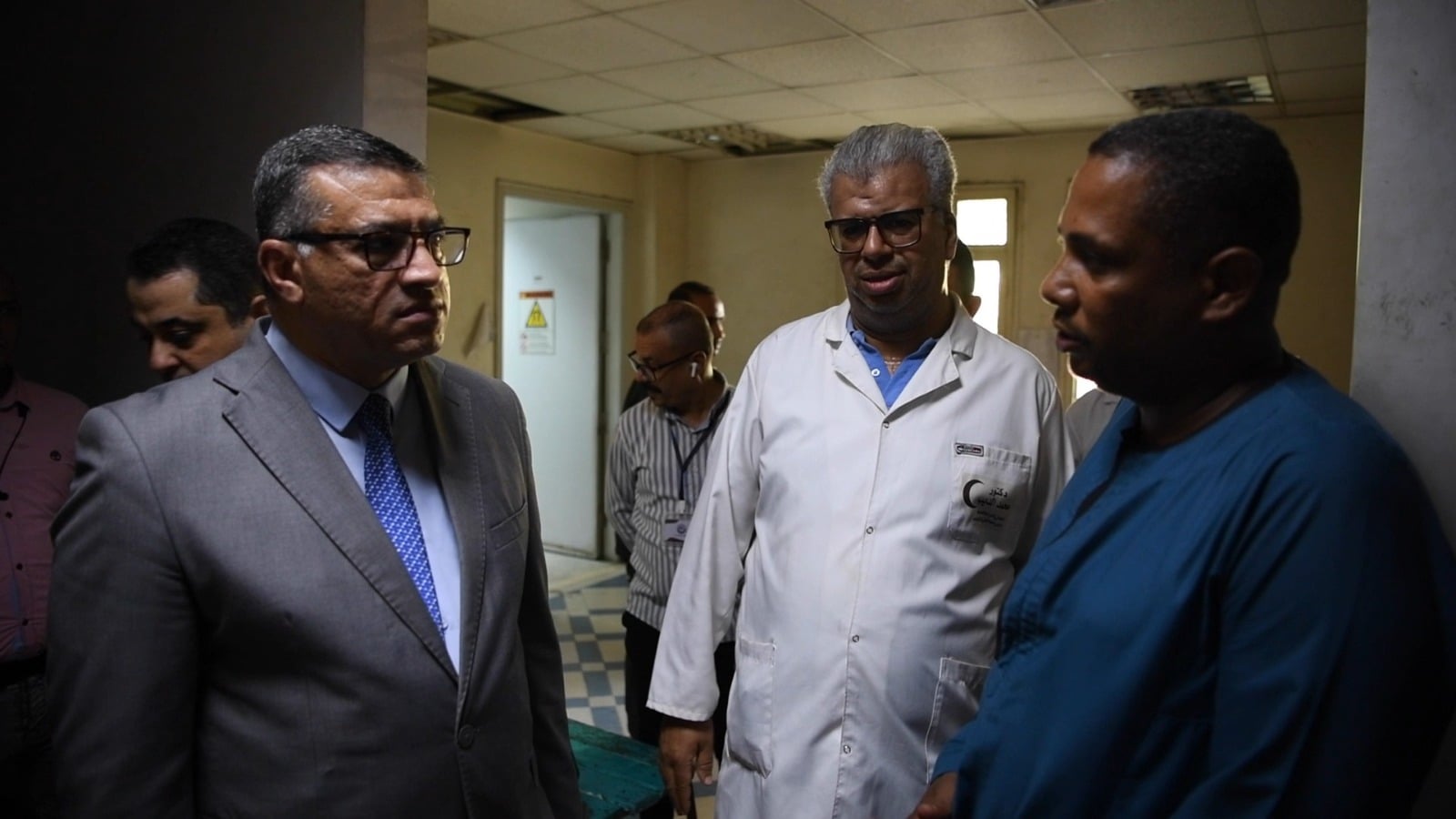 استماع محافظ قنا لشكوى مريض استماع محافظ قنا لشكوى مريض