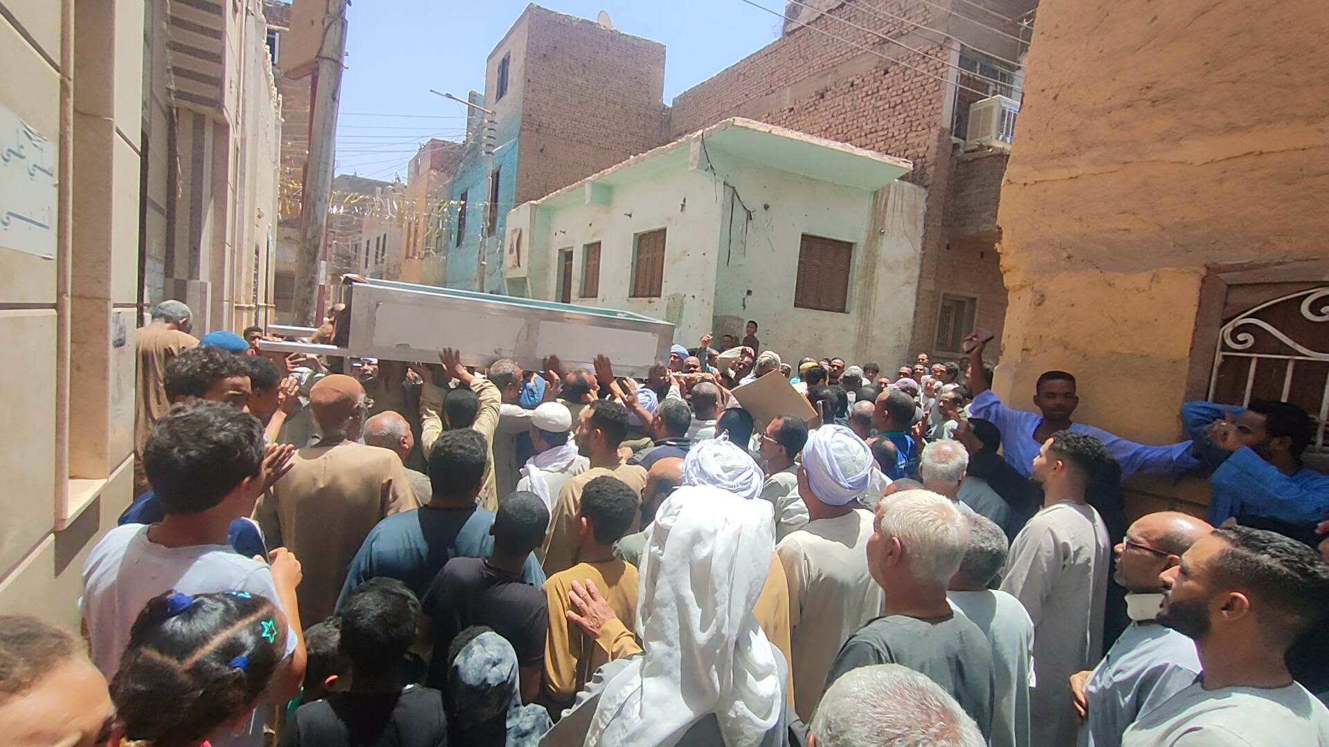 فعاليات تشييع جنازة الشيخ صعصع بمدينة إسنا