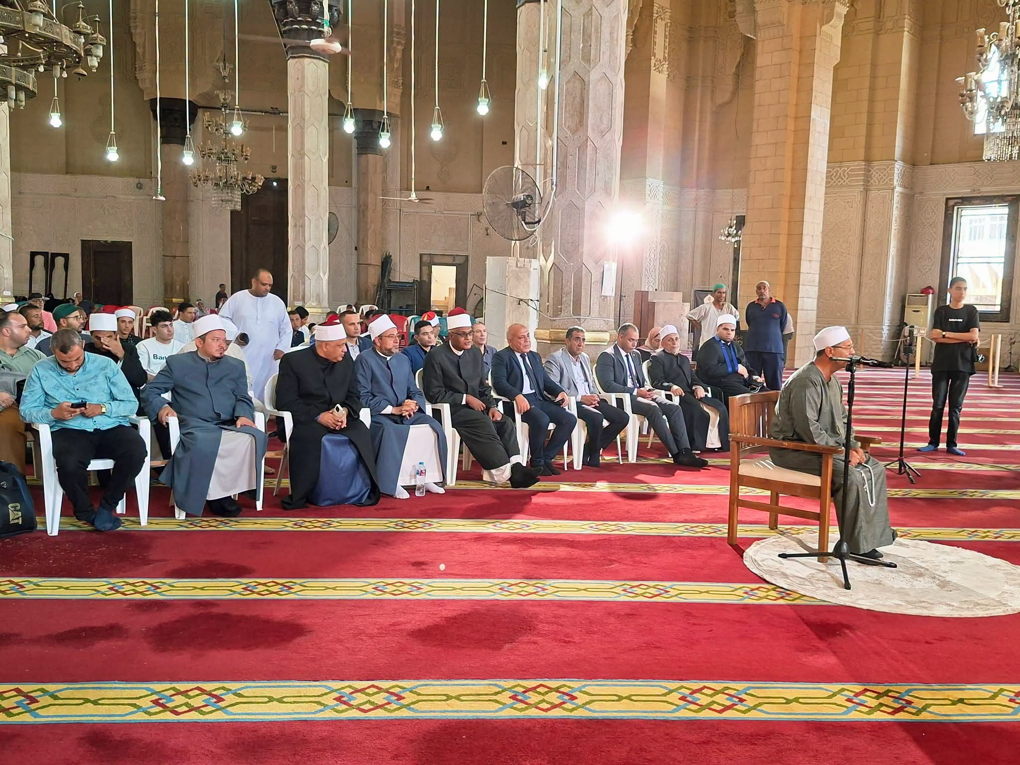 جانب من المسابقة جانب من المسابقة