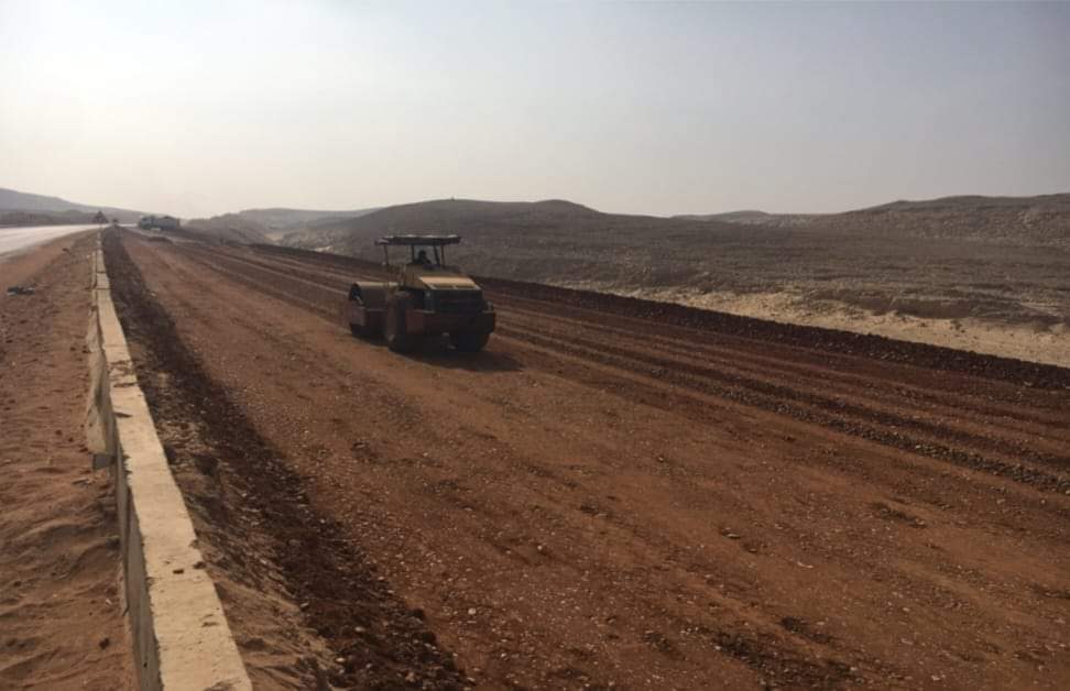 طول الطريق 142 كيلو متر 