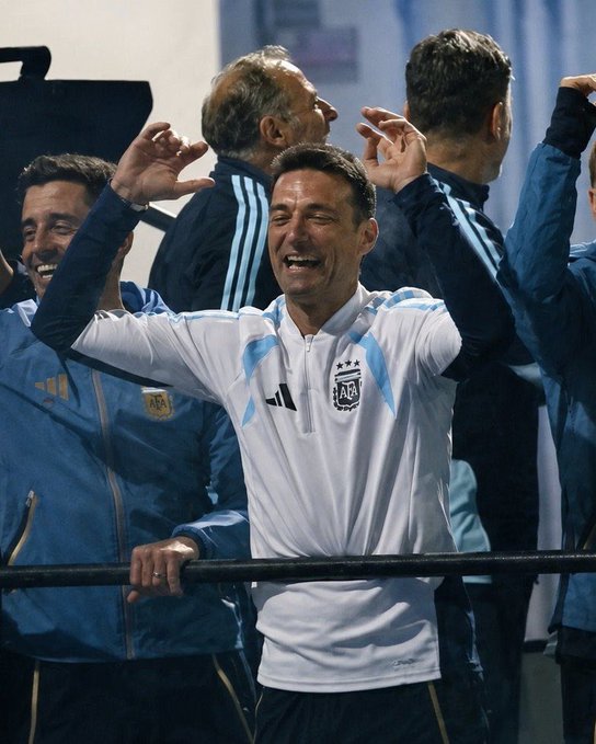 استقبال جماهيري كبير للمنتخب الأرجنتيني (1)