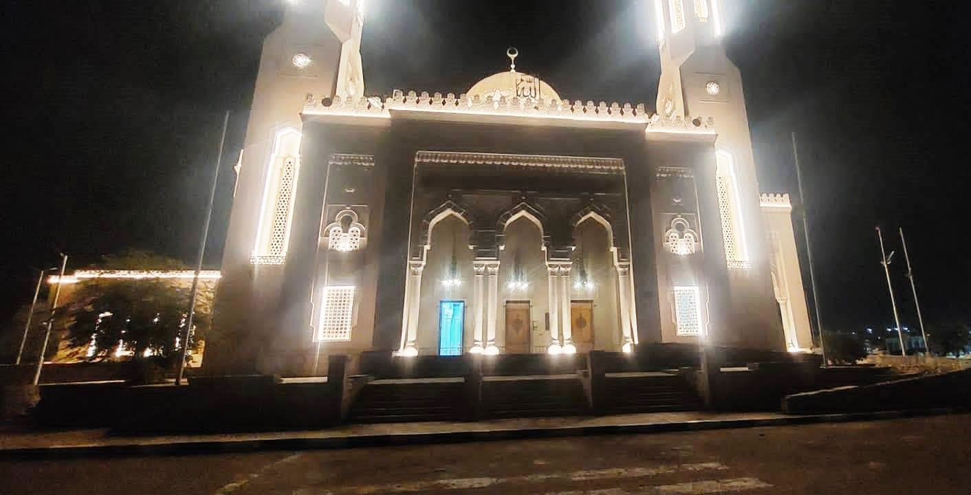 إضاءة المسجد ليلا