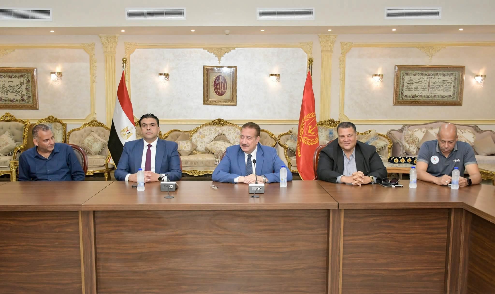 المحافظ ومدير الشباب والرياضة