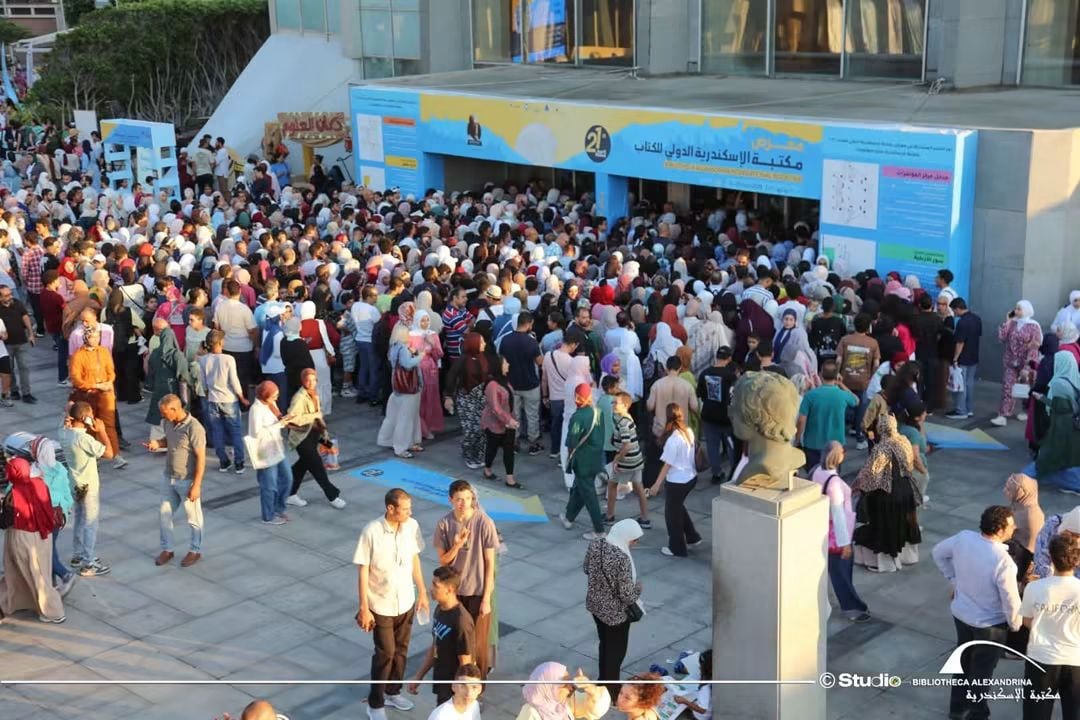 اقبال جماهيرى لحضور الفاعليات