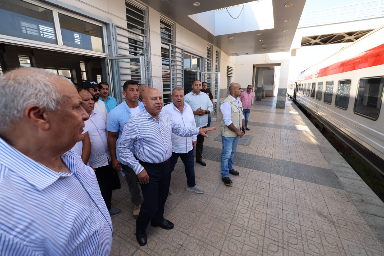 وزير النقل يتفقد محطة السكة الحديد مطروح (4)