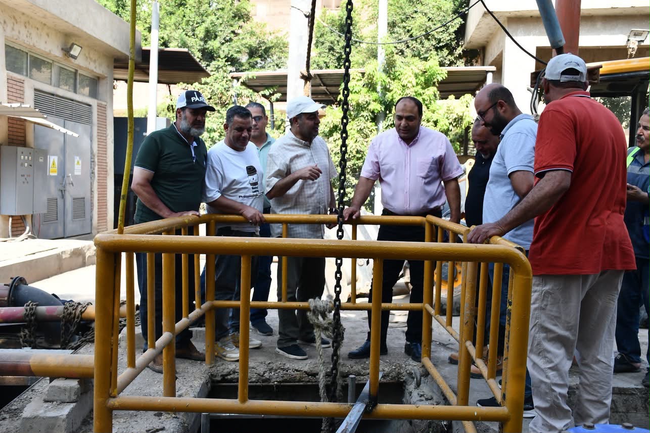 رئيس مياه الجيزة يتابع نتائج تشغيل خط طرد برك الخيام (2)