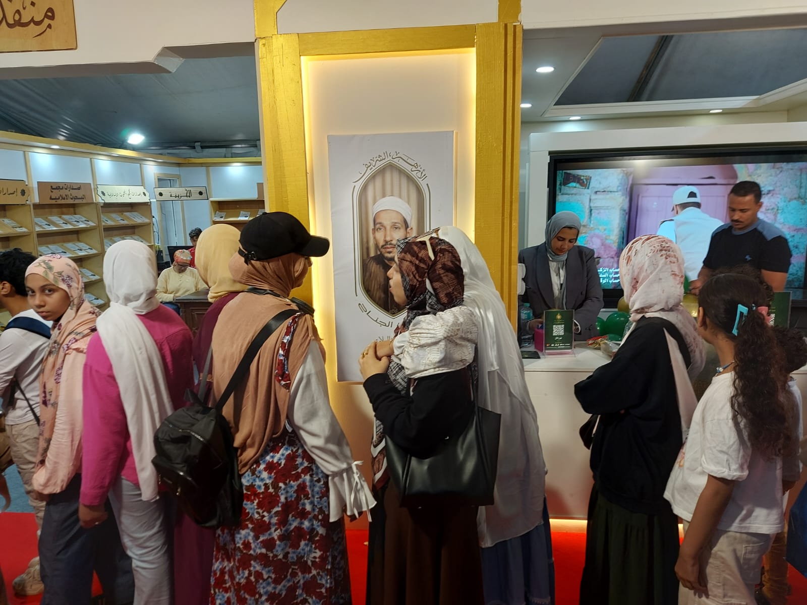 اقبال على جناح الازهر