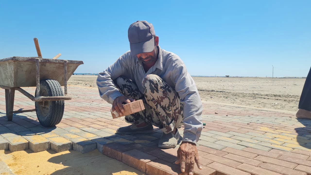 انشاء مشايات لراحة المصيفين