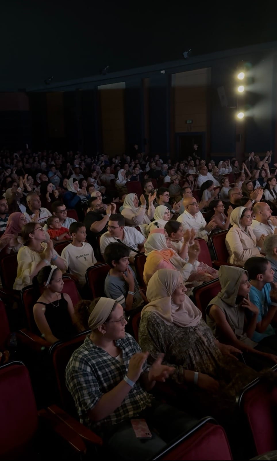 اقبال على مسرحية الساحل الشرير