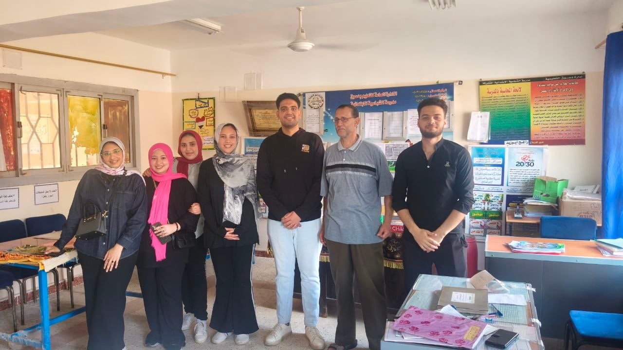 فريق العمل بالمدرسة