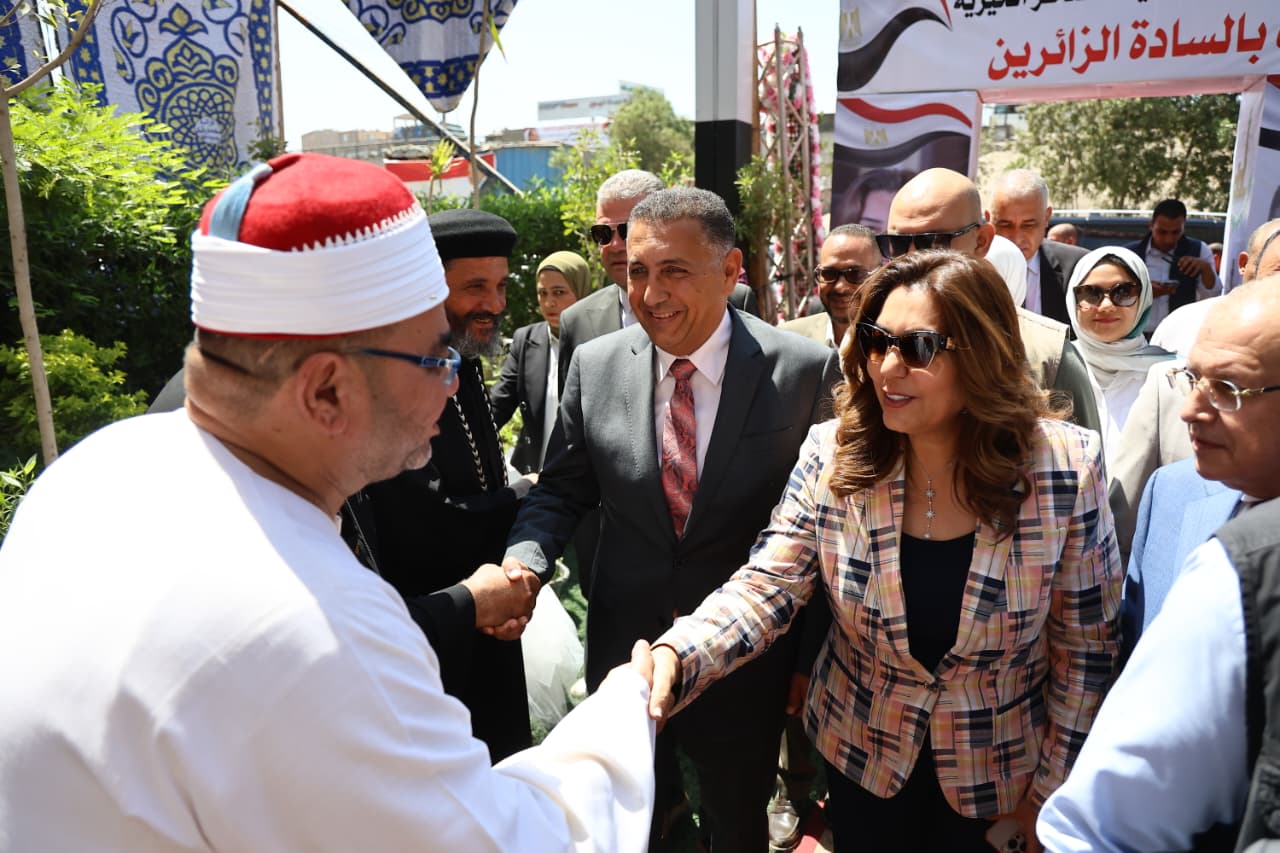 خلال جولة الوزيرة بالقليوبية خلال جولة الوزيرة بالقليوبية