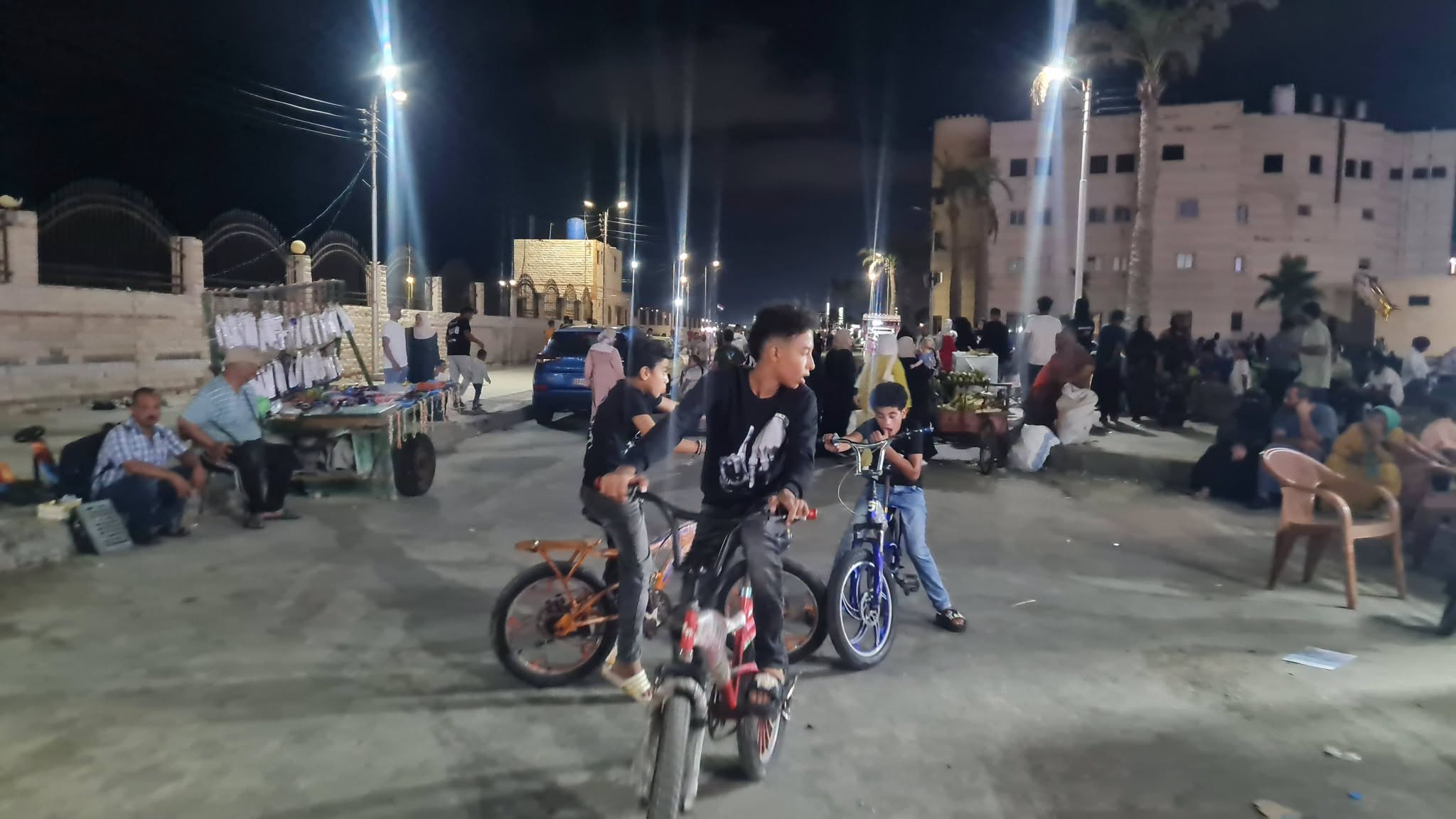 استمتاع الاطفال بركوب الدراحات