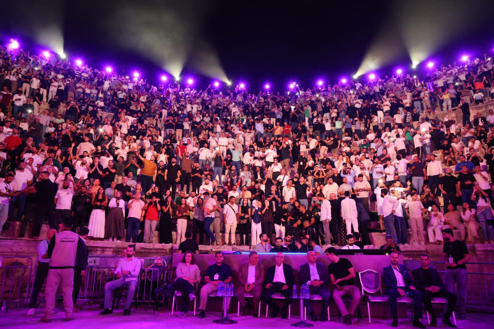 جانب من الجماهير