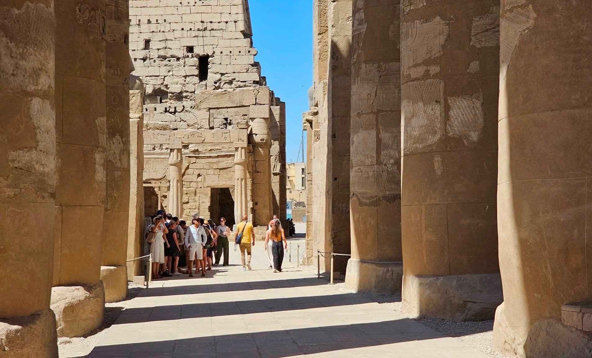 الإقبال السياحى فى أروقة معابد الأقصر