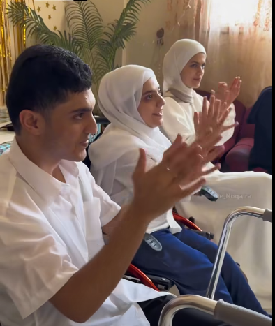 الثلاث طلاب المتفوقين