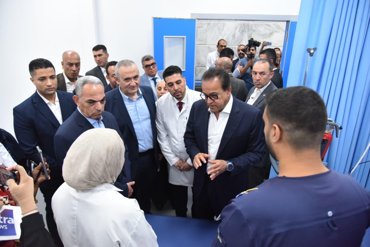 وزير الصحة خلال زيارة مشروع تطوير مستشفى أورام الإسماعيلية وزير الصحة خلال زيارة مشروع تطوير مستشفى أورام الإسماعيلية