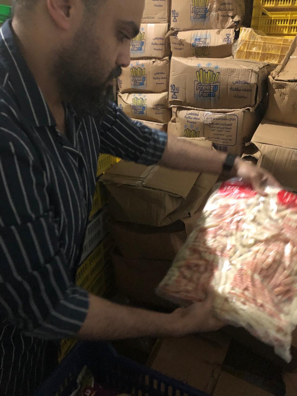 مخزن أغذية فاسدة ببنها