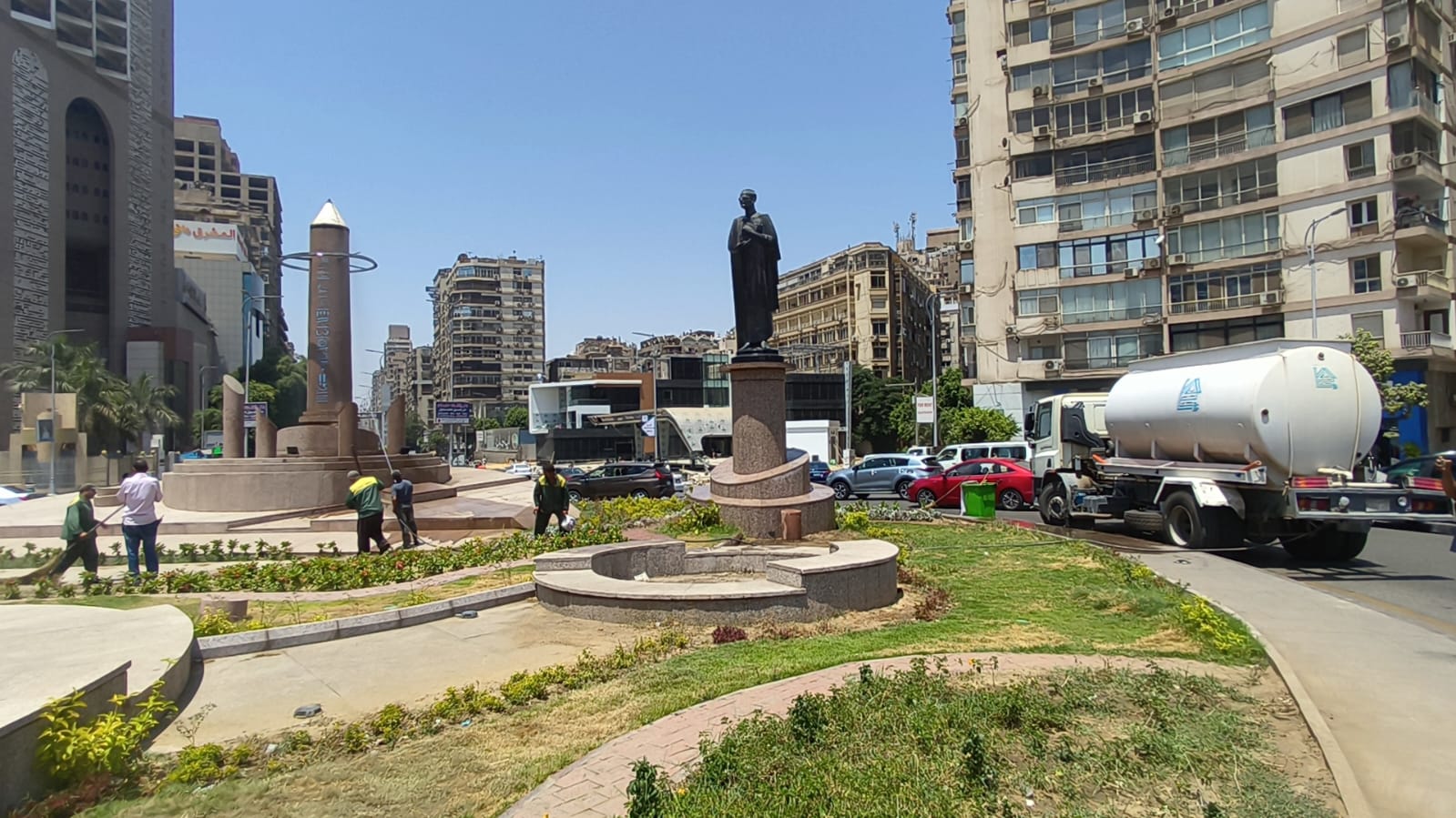 غسيل ميادين محافظة الجيزة ضمن خطة التجميل (1)