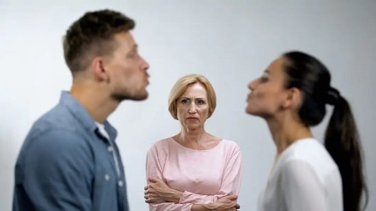 تدخلات أهل الزوج تدخلات أهل الزوج