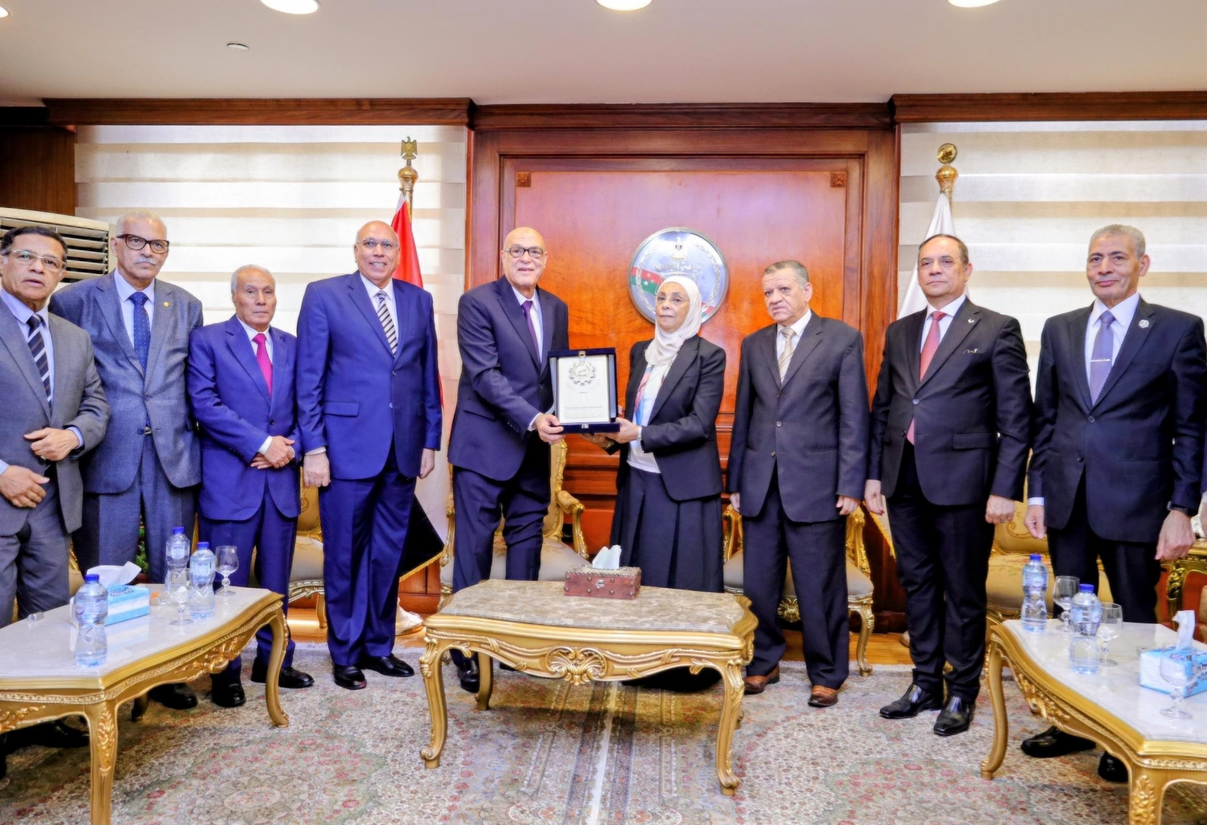 رئيس هيئة قضايا الدولة يهنئ رئيسة النيابة الإدارية  (5)