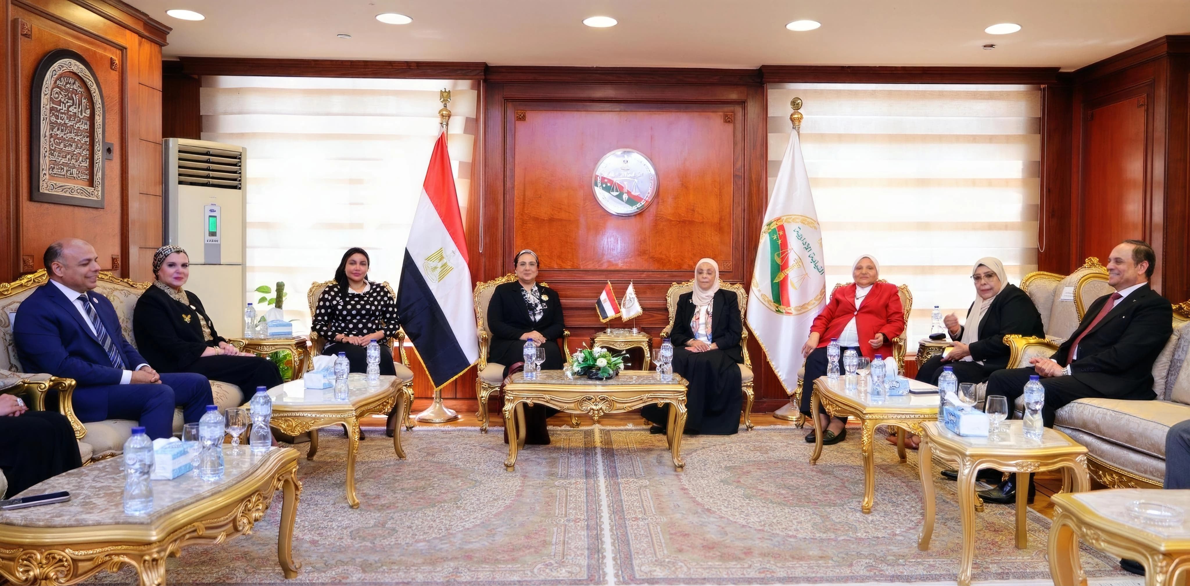 المجلس القومي للمرأة يهنئ رئيسة النيابة الإدارية  (4)